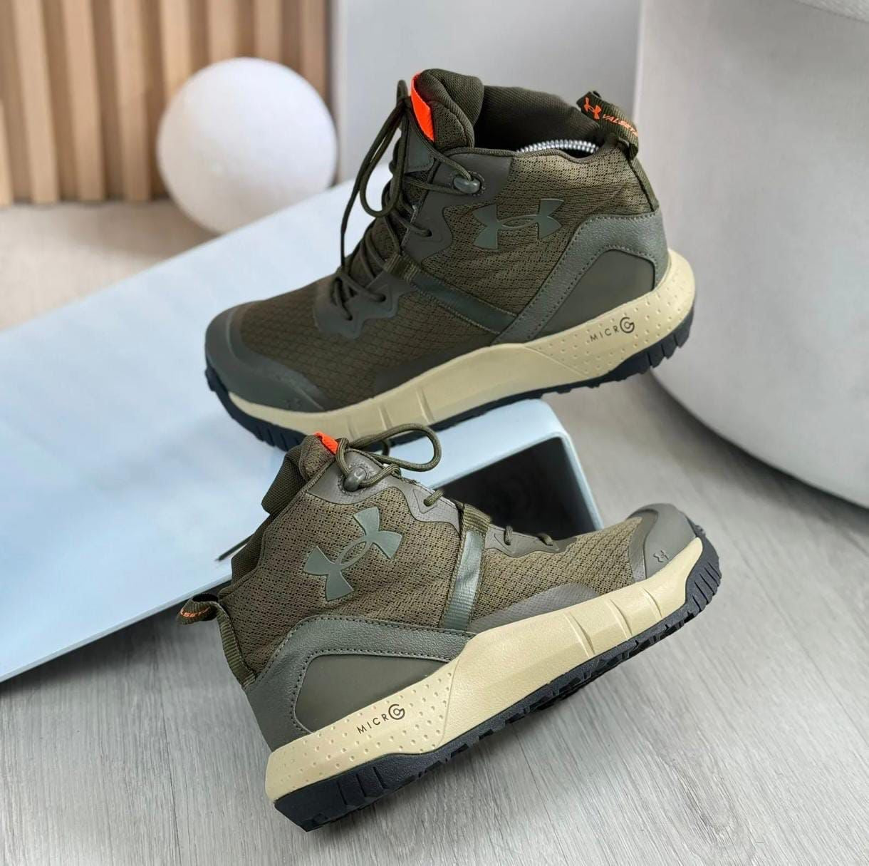 BOTA UNDER ARMOUR VERDE