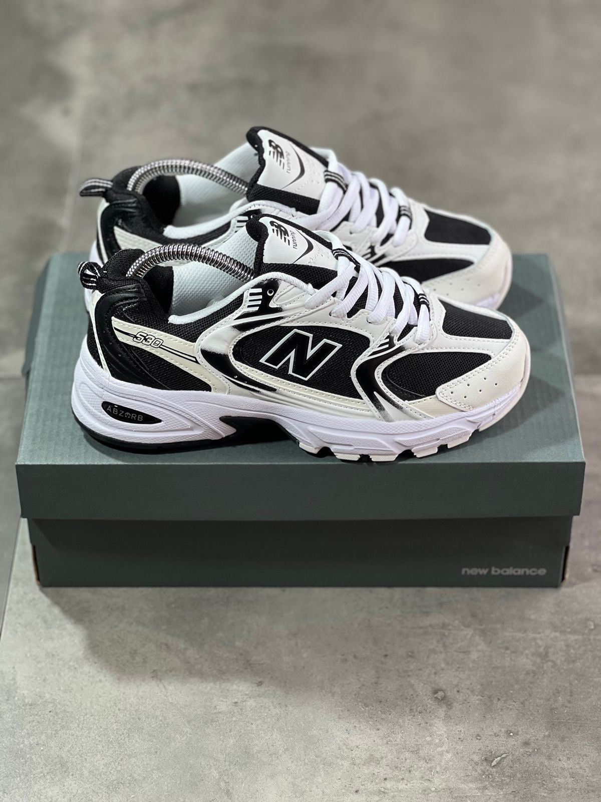 NEW BALANCE 530 | NEGRO BLANCO