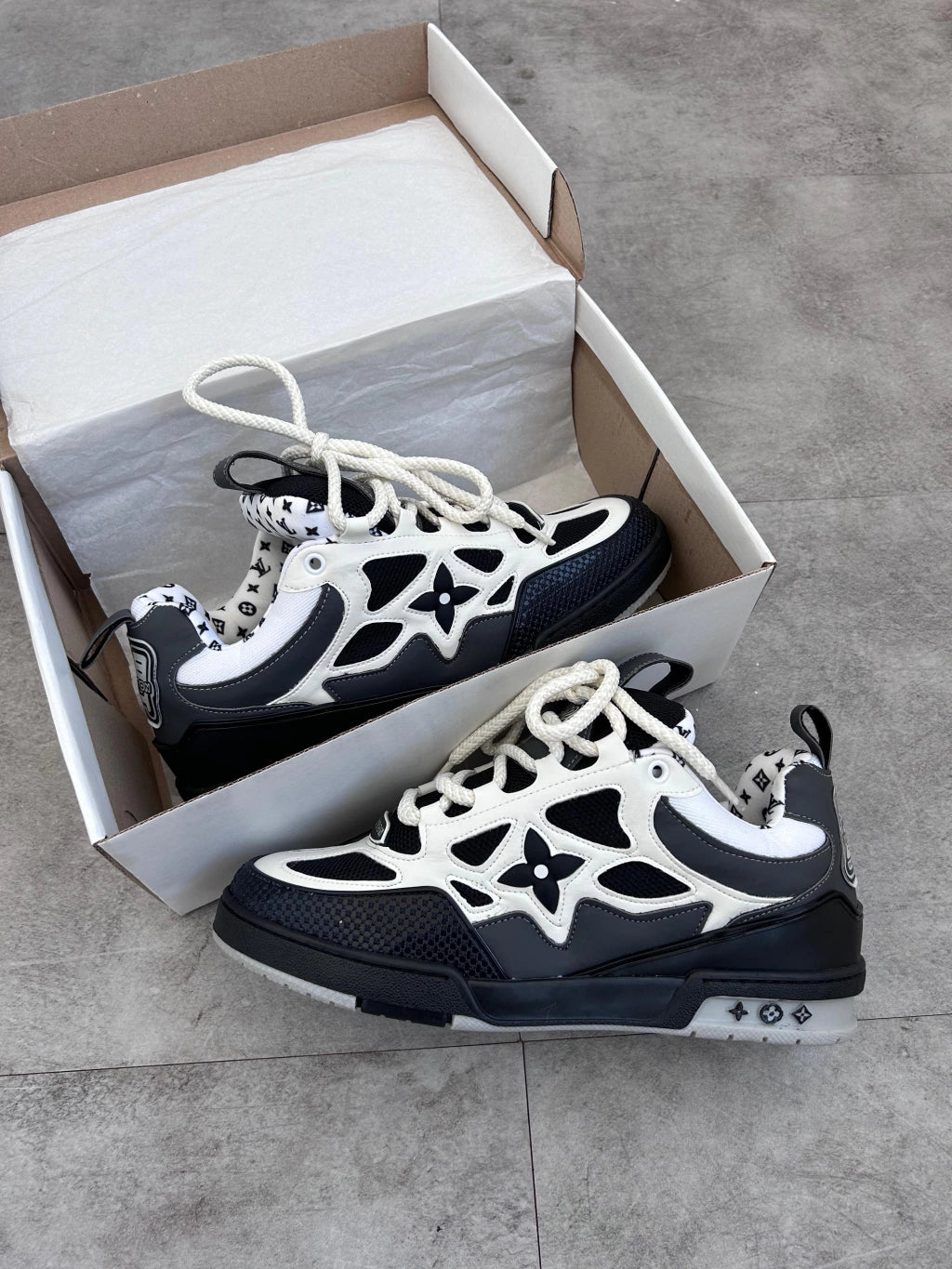 LOUIS VUITTON BLANCA GRIS