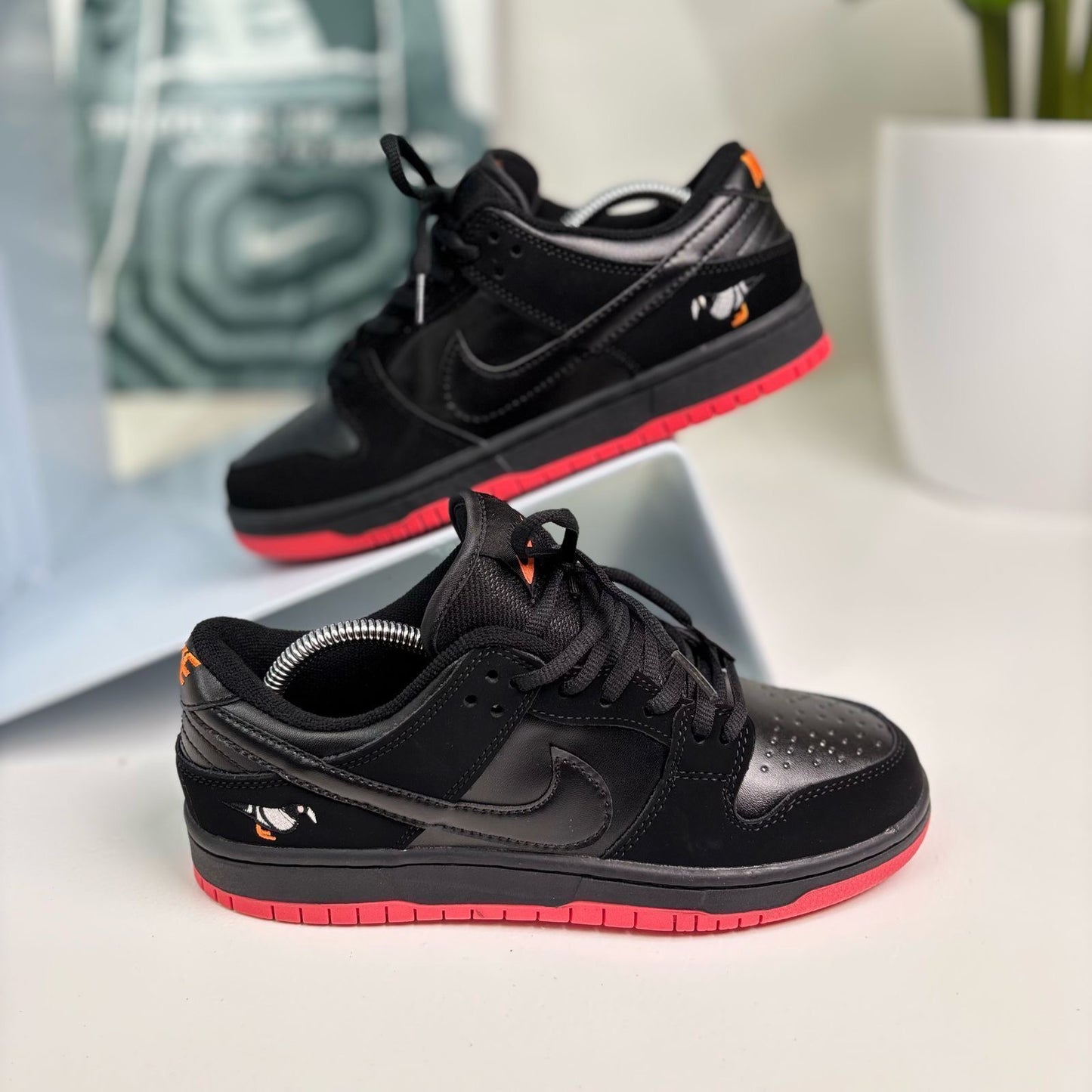 NIKE DUNK BLACK PIGEON