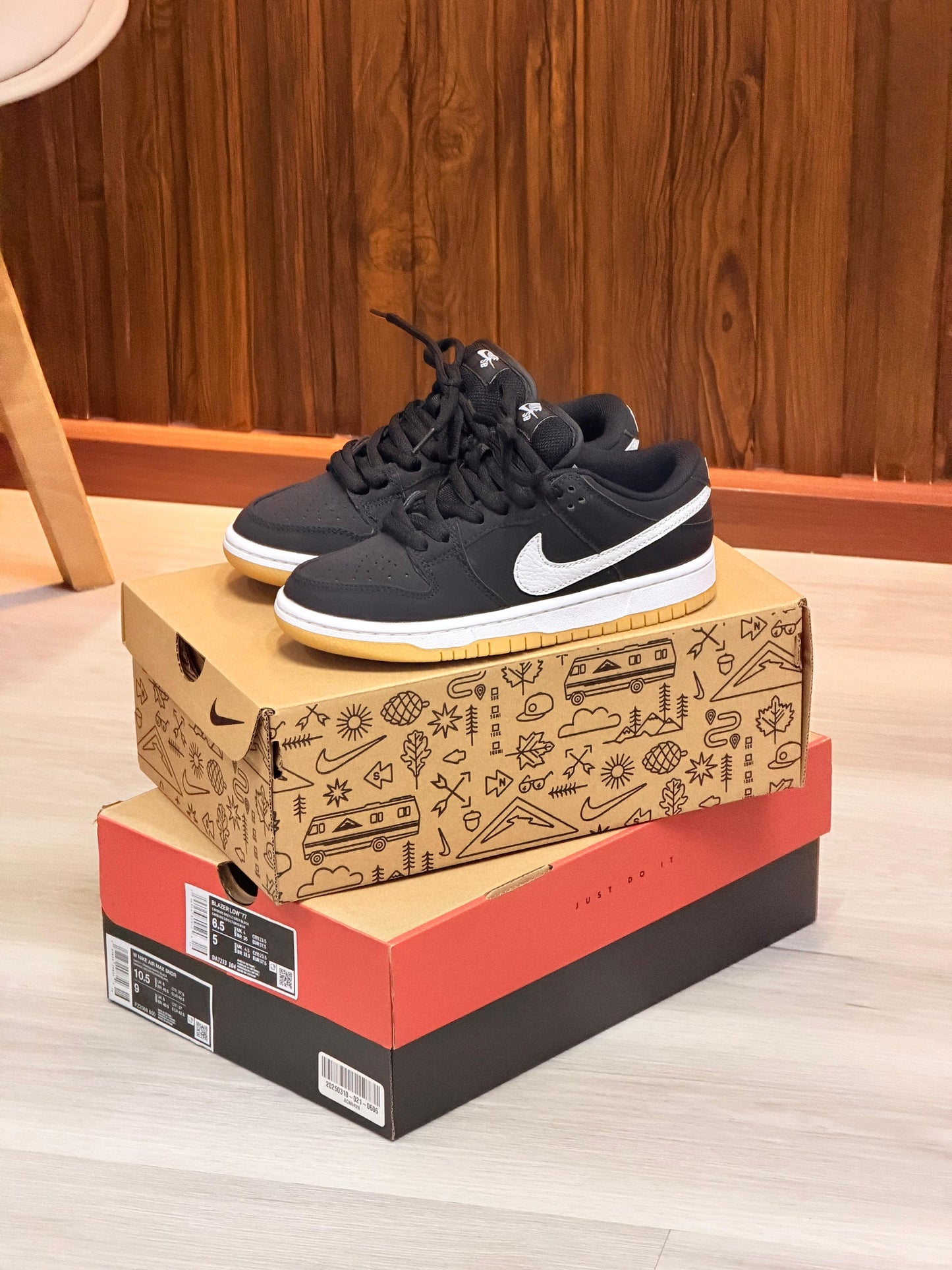 NIKE DUNK NEGRO SUELA MARRON