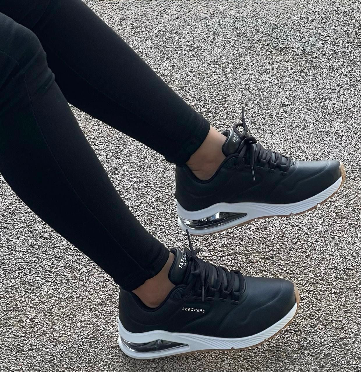 SKECHERS DAMA NEGRO BLANCO