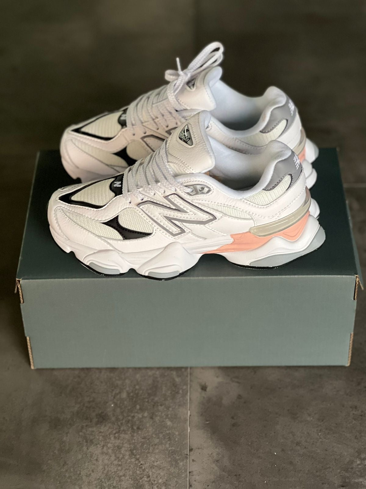 NEW BALANCE 9060