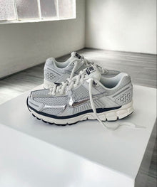 NIKE VOMERO