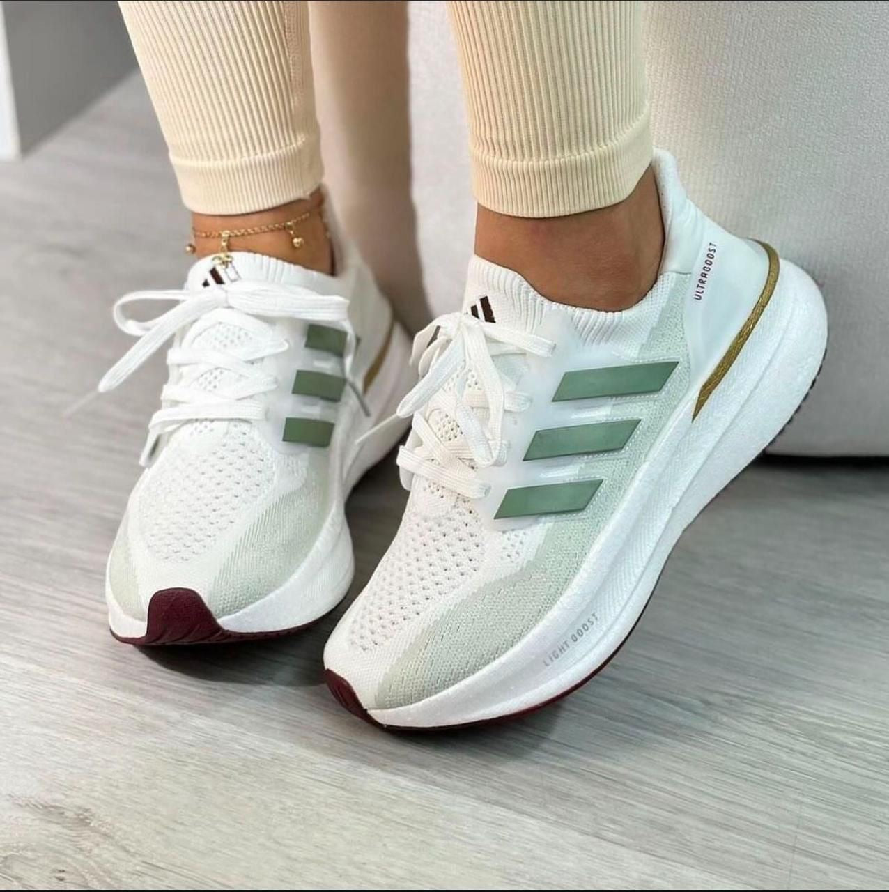ADIDAS ULTRABOOST