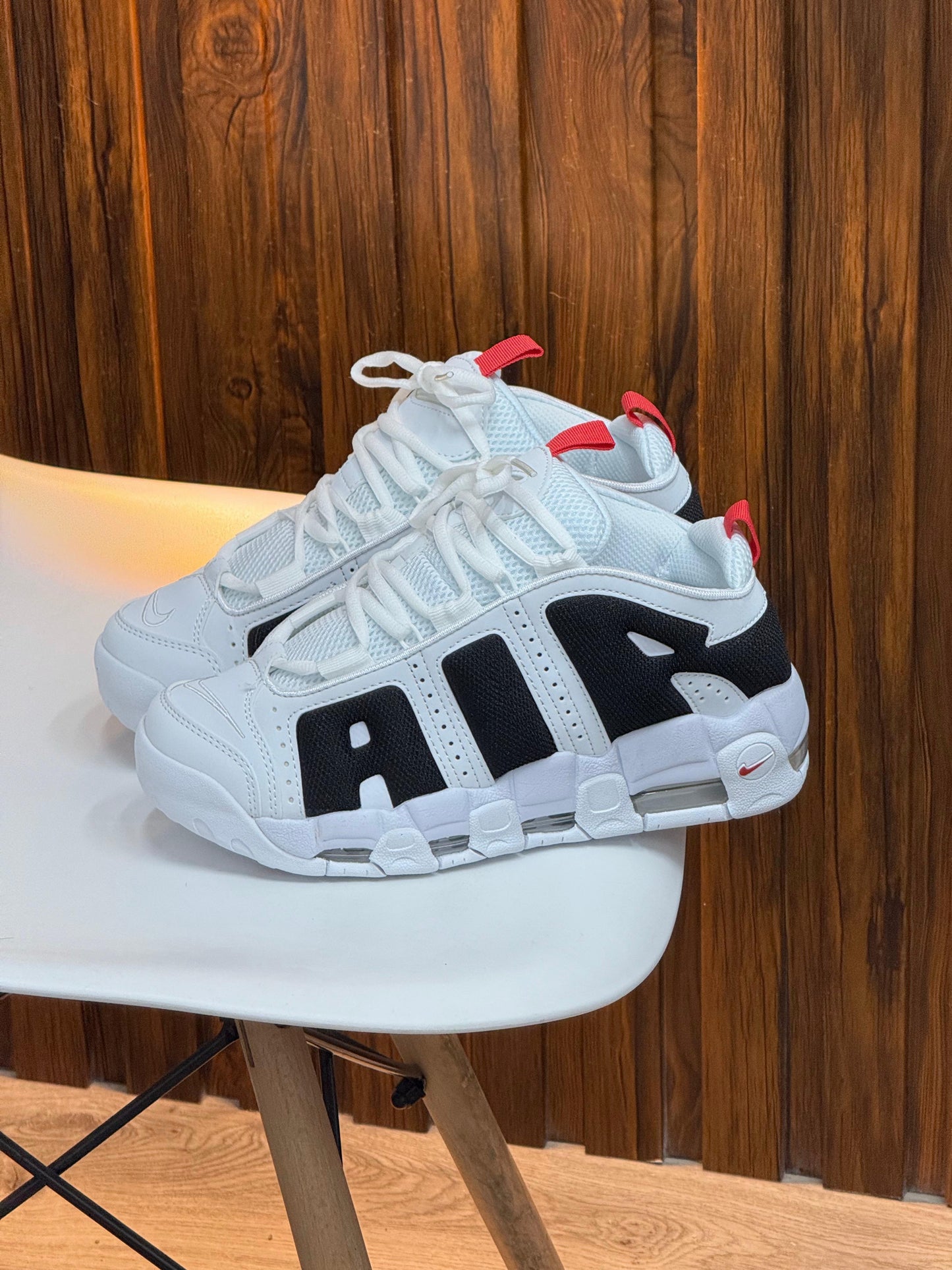 NIKE UPTEMPO