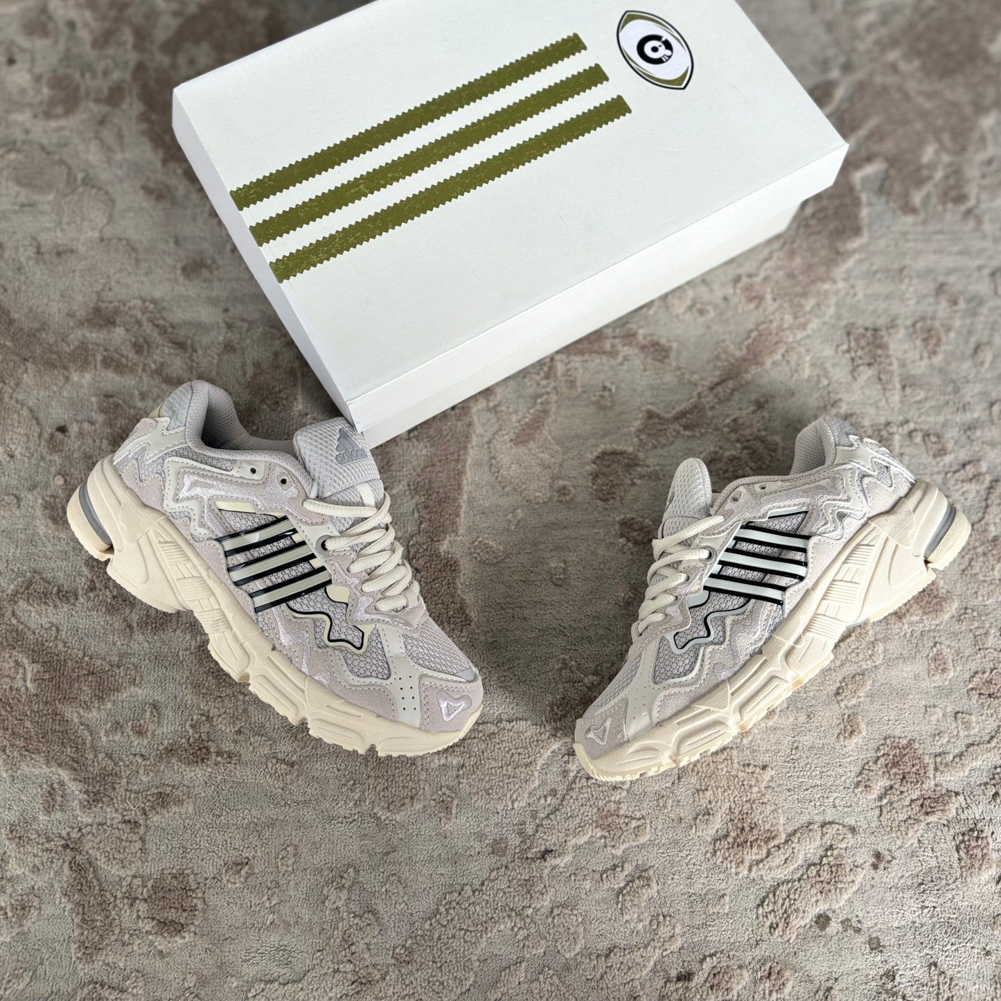 ADIDAS RESPONSE BAD BUNNY