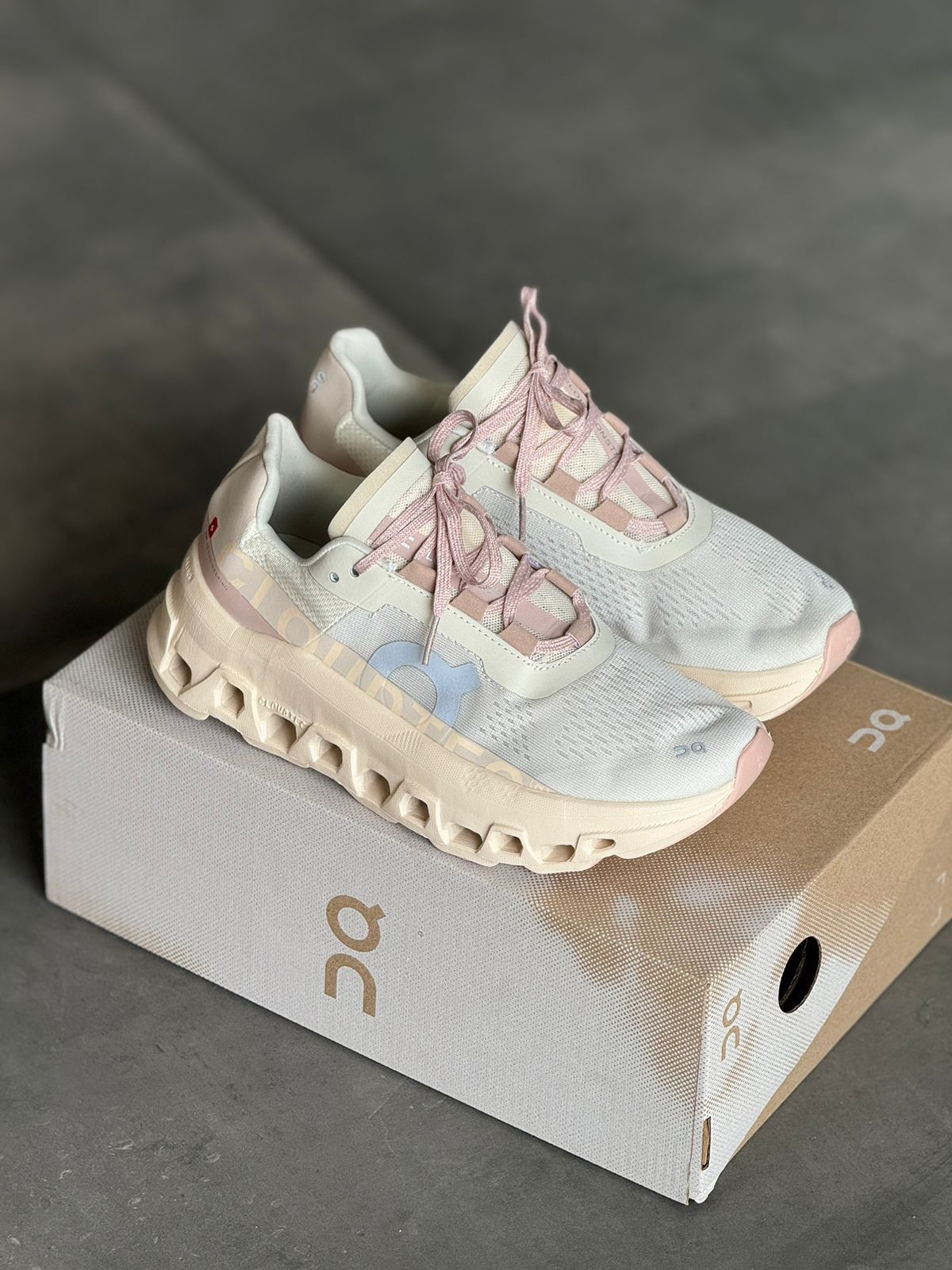 ON CLOUD MONSTER | ROSA