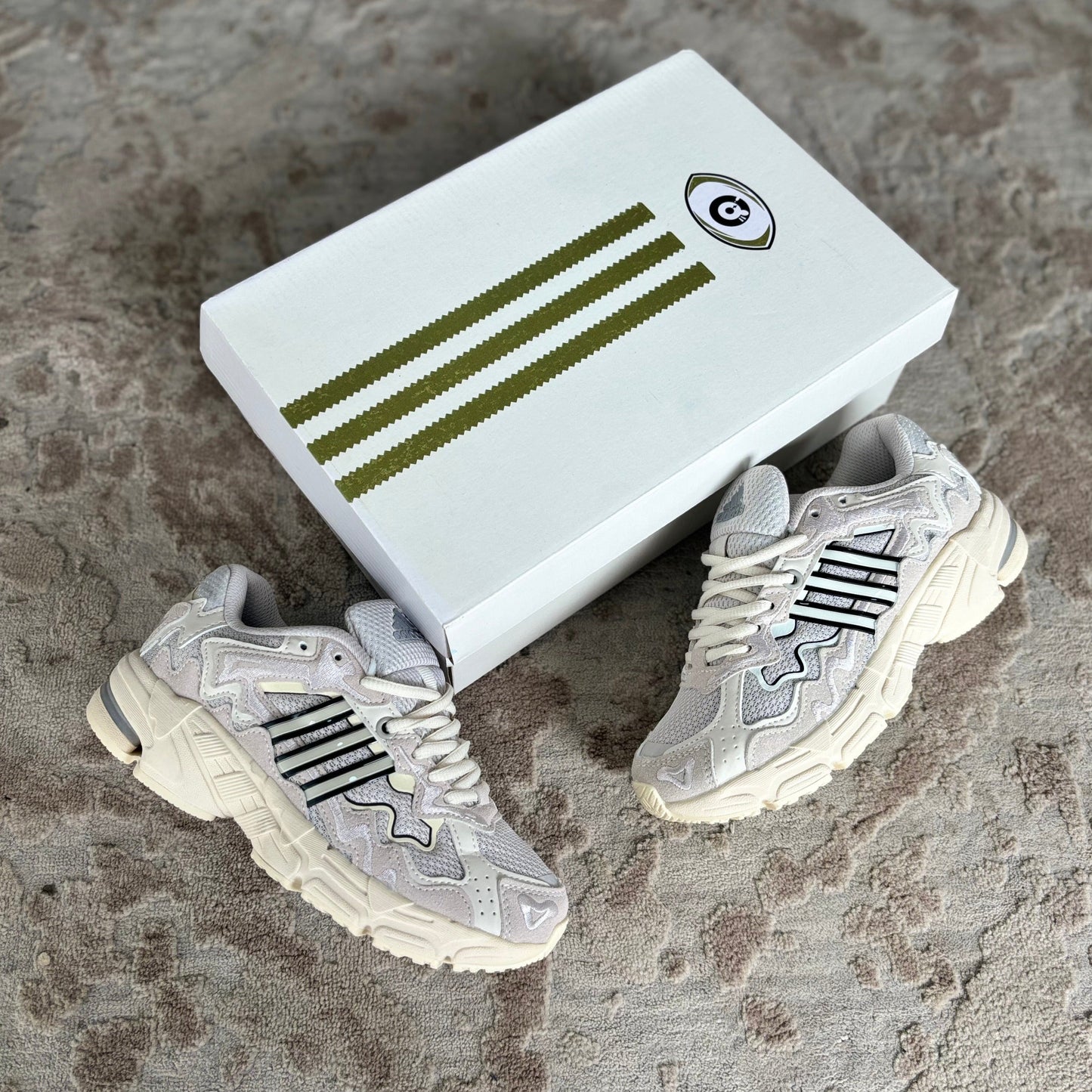 ADIDAS RESPONSE BAD BUNNY