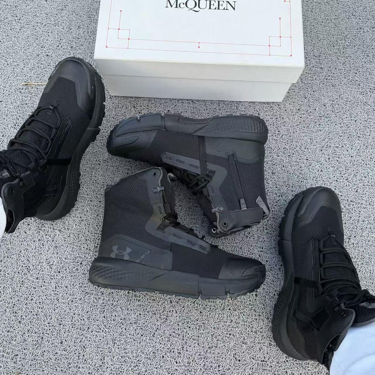 BOTA UNDER ARMOUR NEGRA