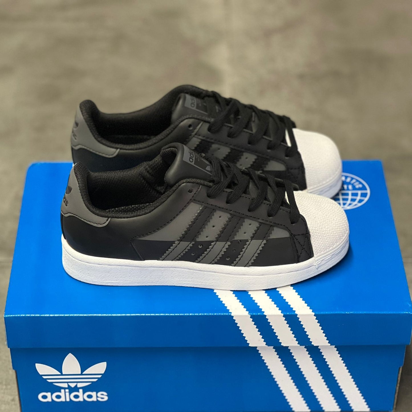 ADIDAS SUPERSTAR