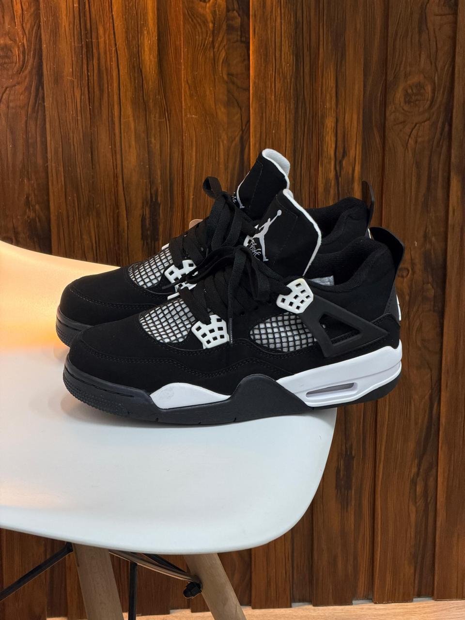 JORDAN RETRO 4
