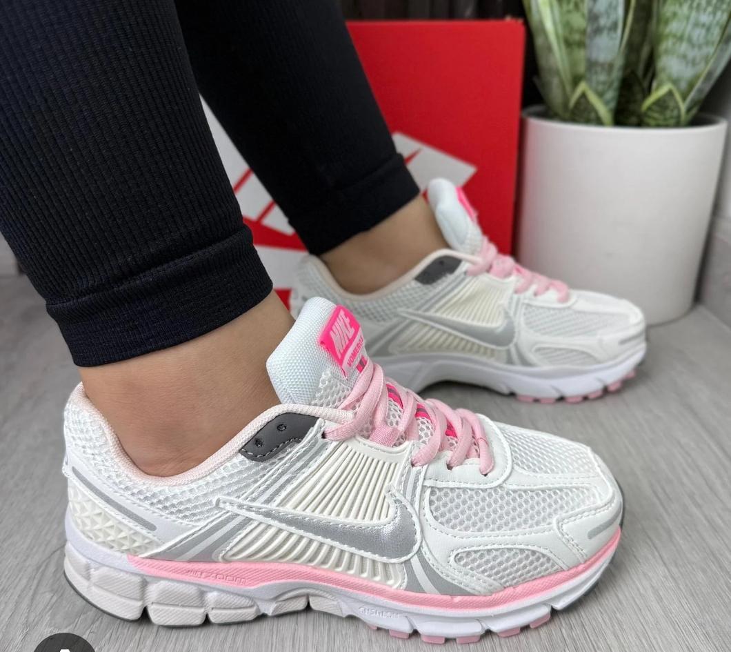 NIKE VOMERO ROSADA