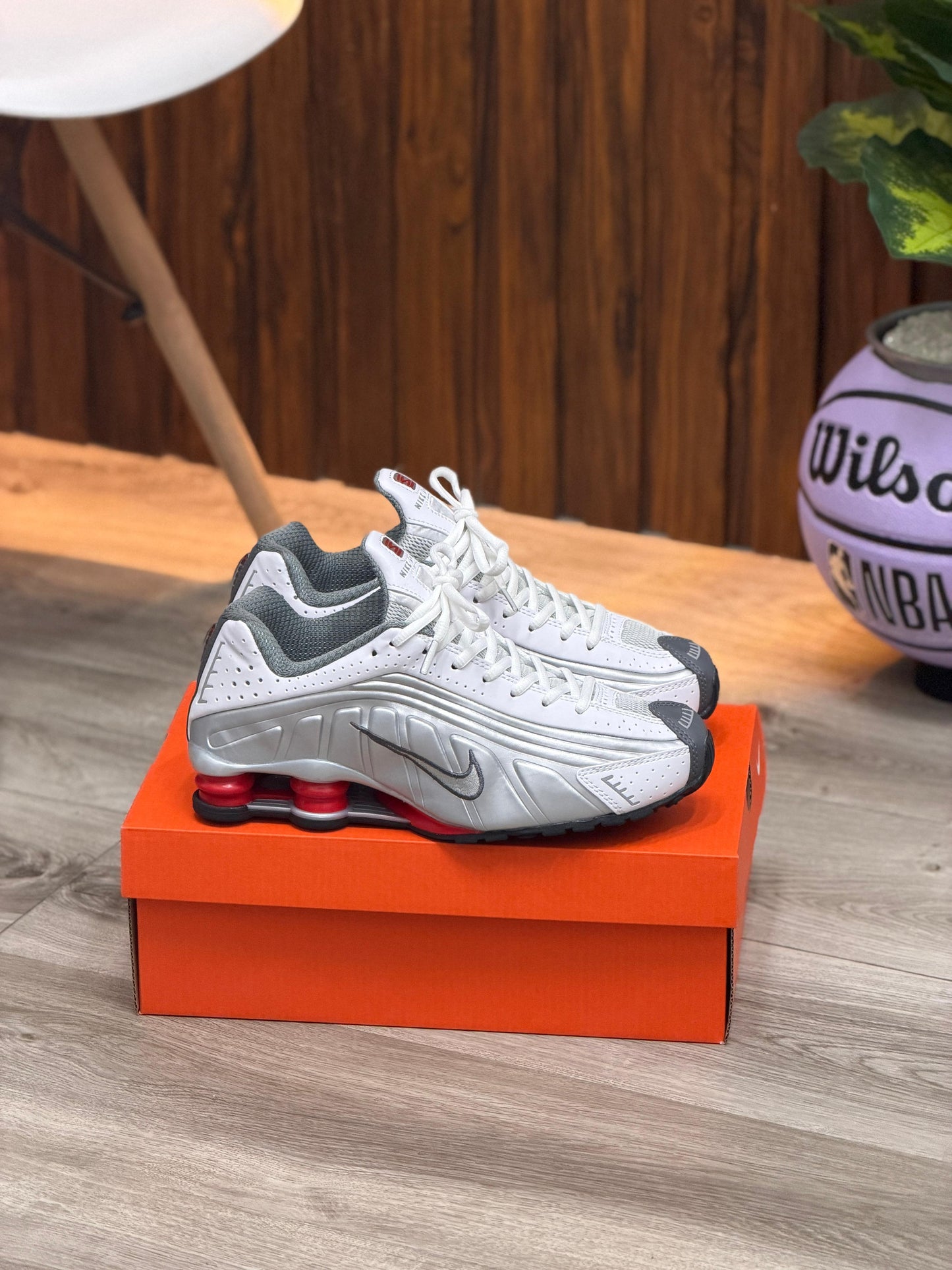NIKE SHOX