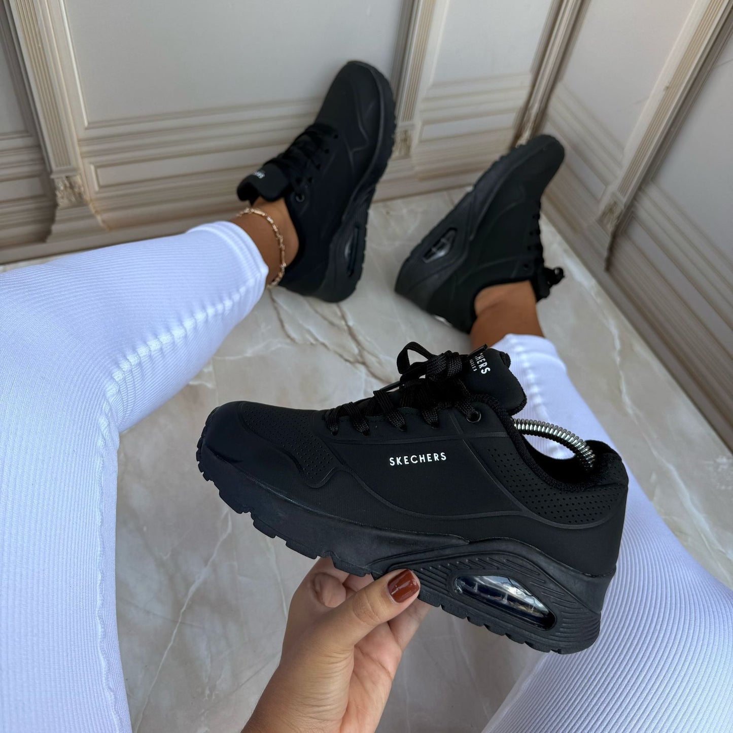 SKECHERS UNO STAND NEGRO