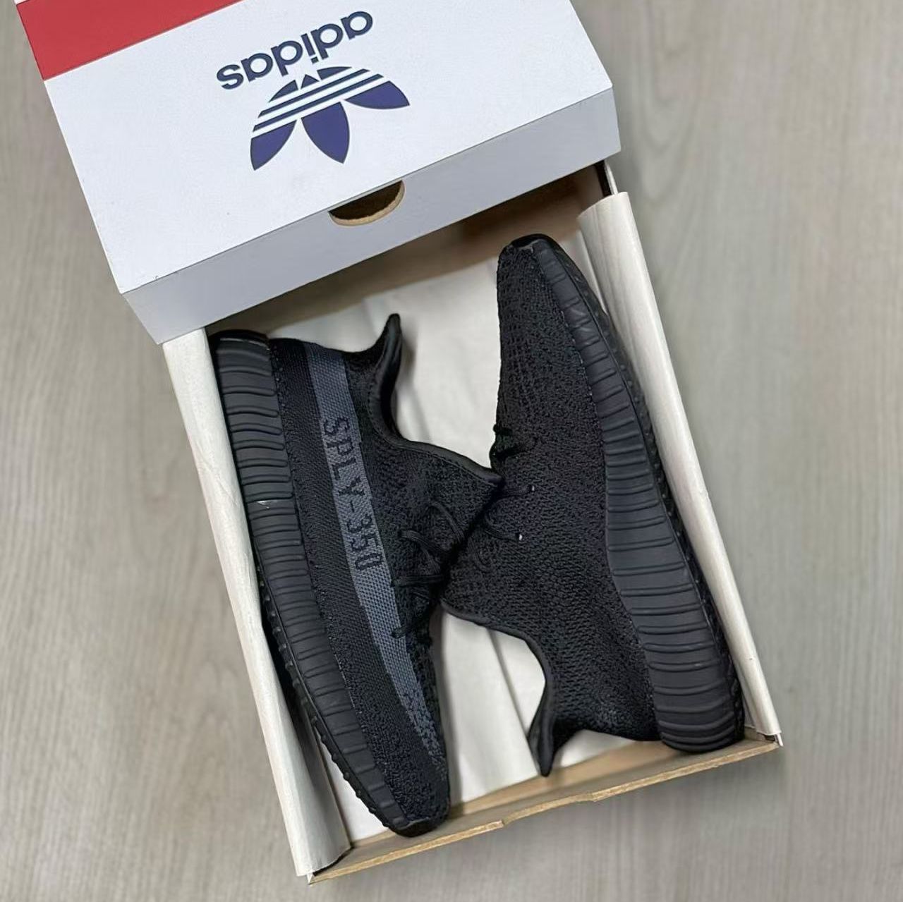 ADIDAS YEEZY 350 NEGRO