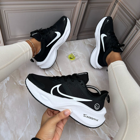 NIKE RUNNING ZOOM NEGRO BLANCO