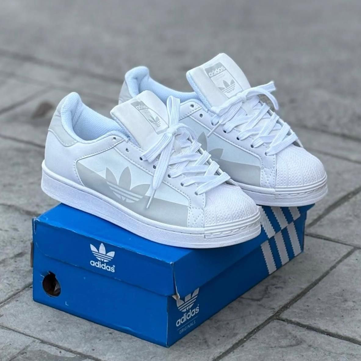 ADIDAS SUPERSTAR