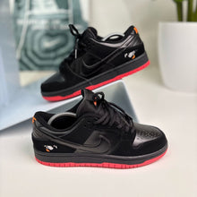 NIKE DUNK BLACK PIGEON