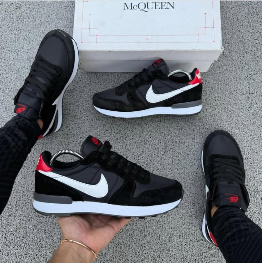 NIKE CONTINENTAL