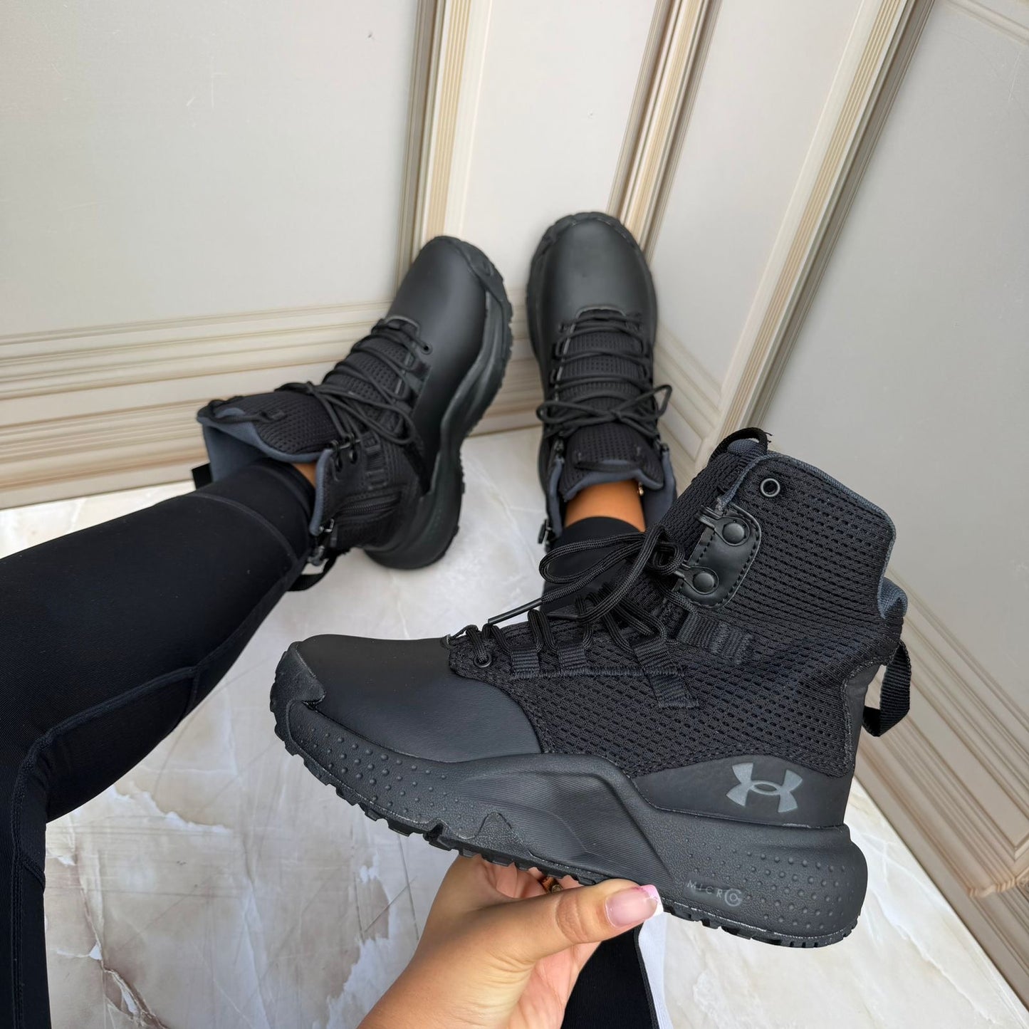 BOTA UNDER ARMOUR NEGRA
