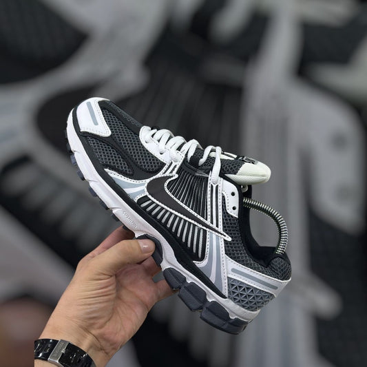 NIKE VOMERO NEGRO BLANCO