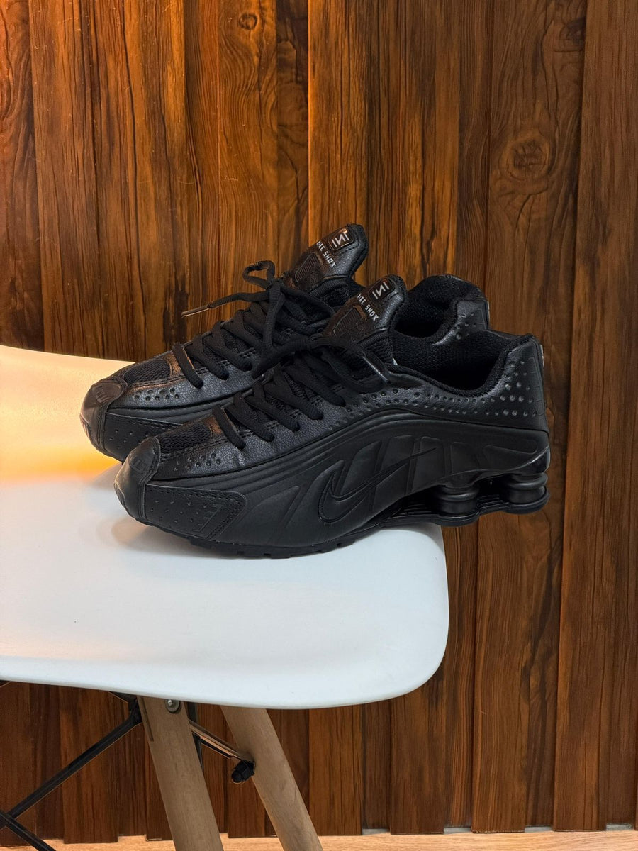 NIKE SHOX NEGRA
