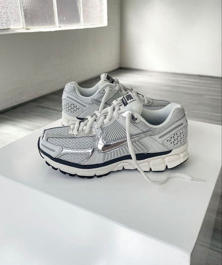 NIKE VOMERO