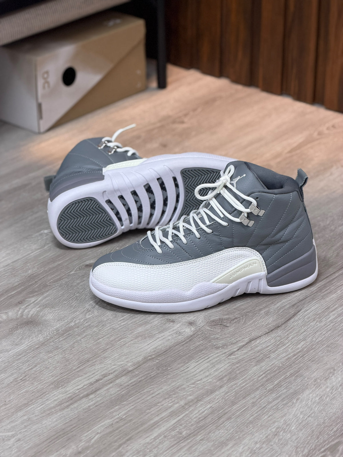 JORDAN RETRO 12