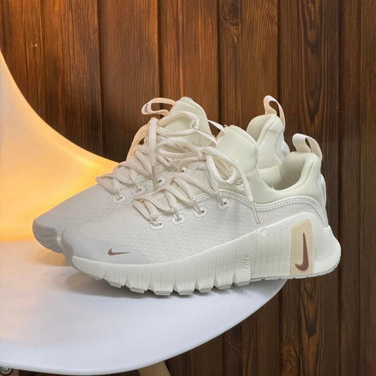 NIKE METCON BEIGE