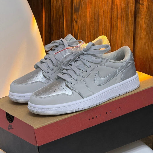 NIKE JORDAN RETRO 1 LOW