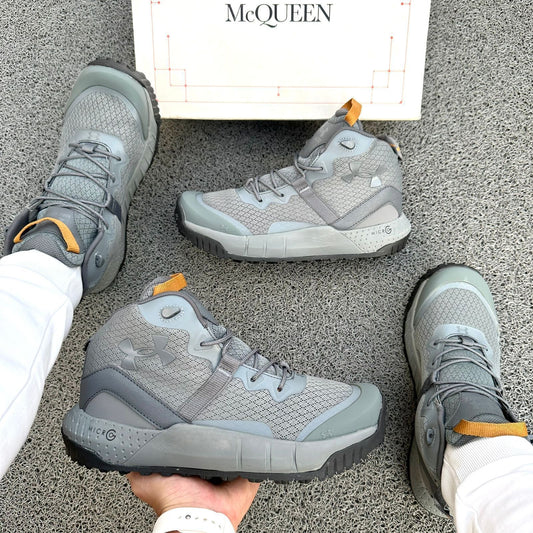 BOTA UNDER ARMOUR GRIS