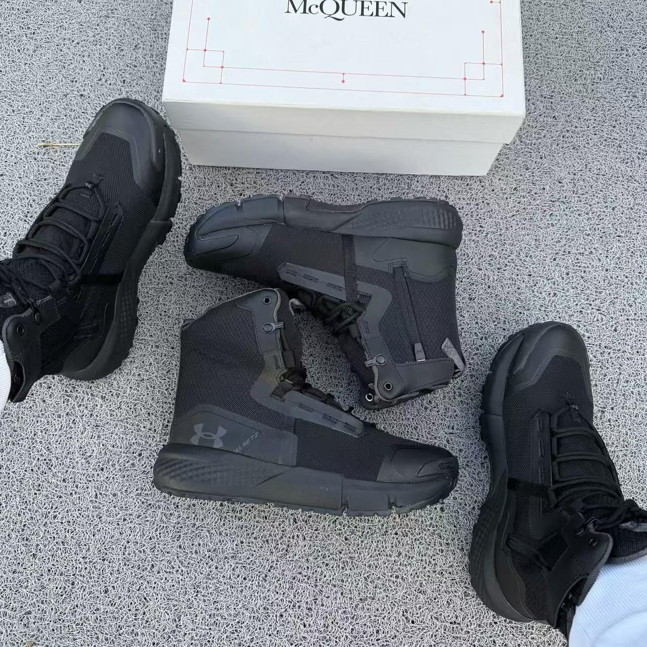 BOTA UNDER ARMOUR NEGRA