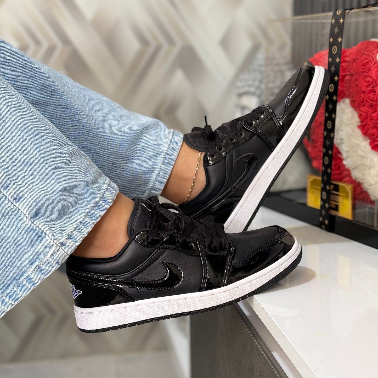 NIKE JORDAN LOW