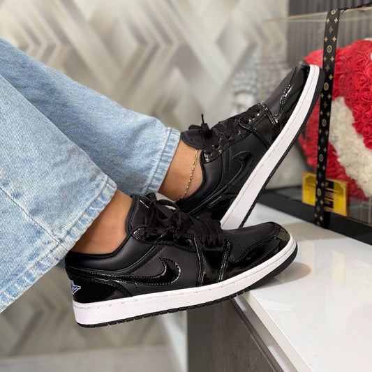 NIKE JORDAN LOW