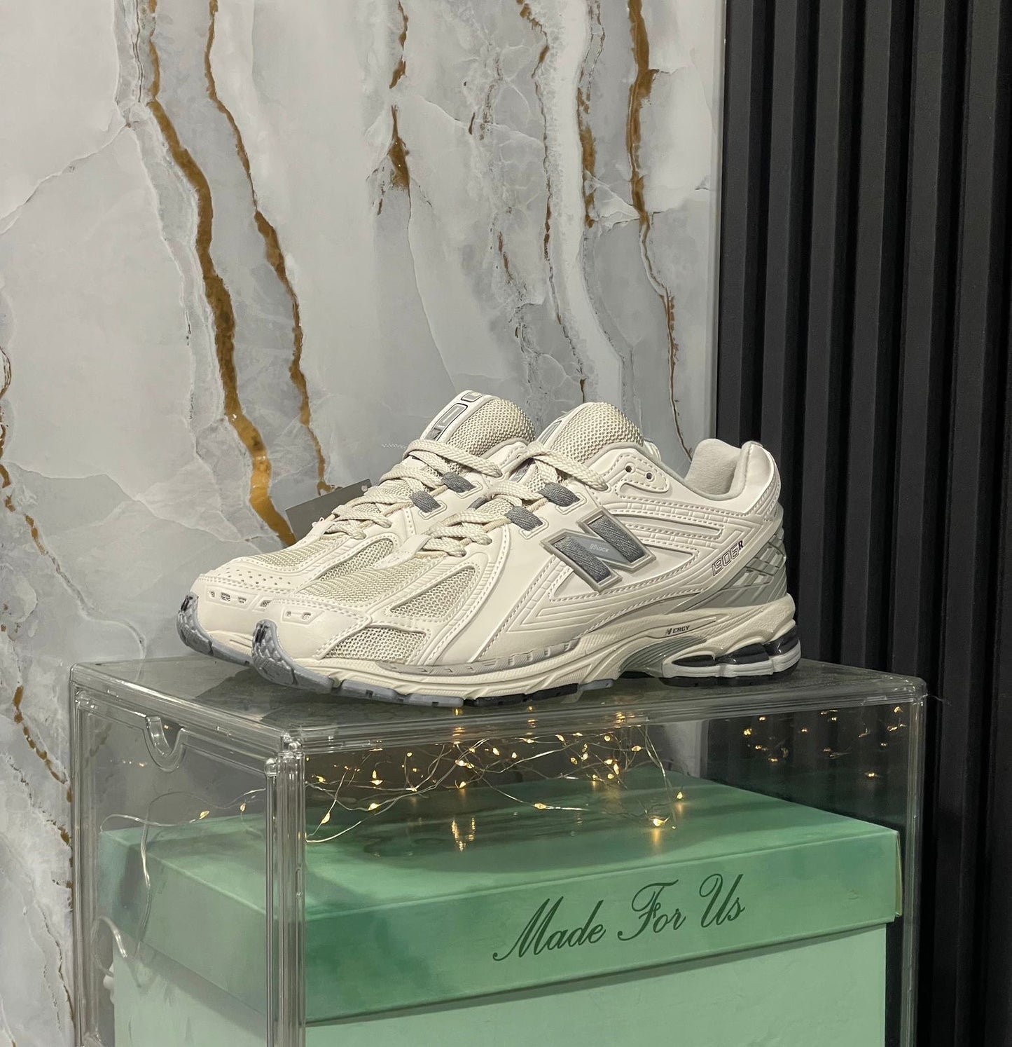 NEW BALANCE 1906R