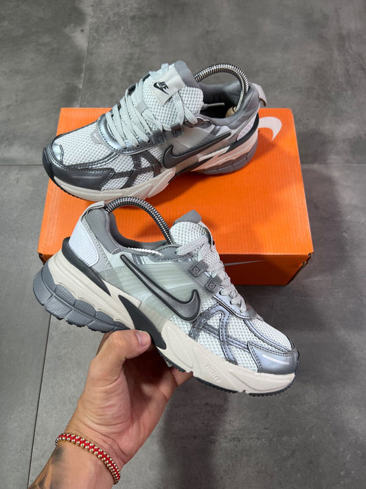 NIKE V2K GRIS HOMBRE Y DAMA