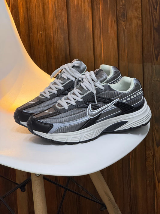 NIKE INITIATOR