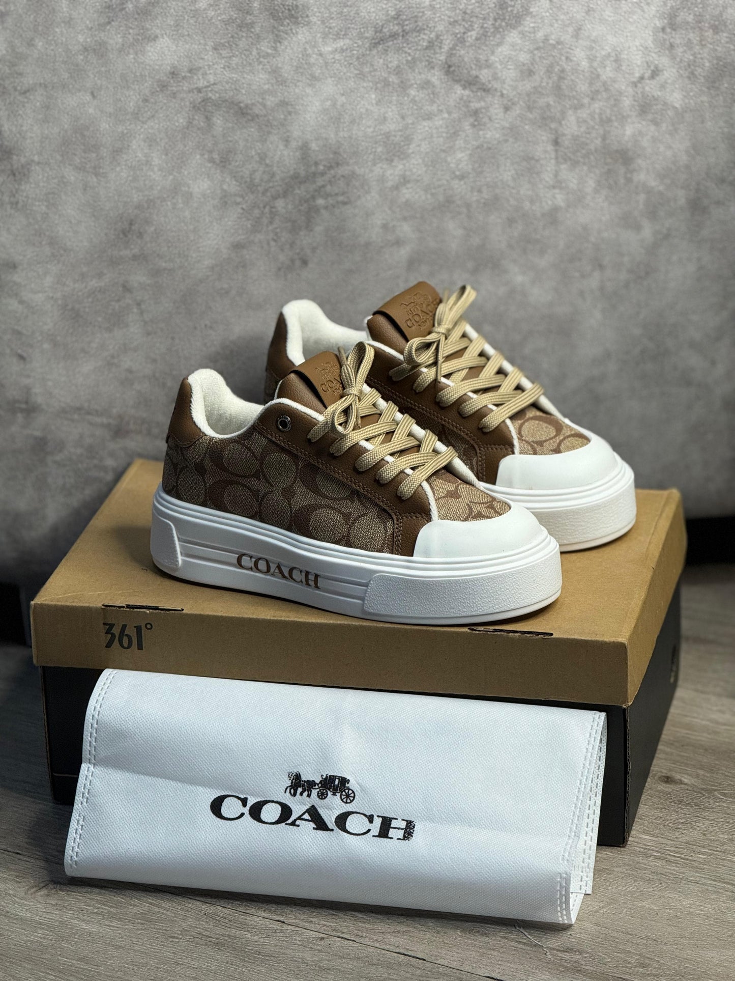 COACH CAFE