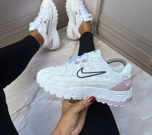 NIKE P6000 | BLANCO ROSADO