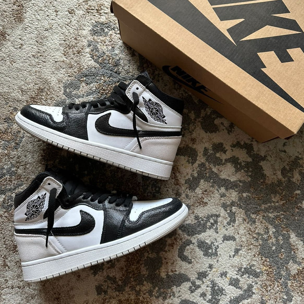 Nike Jordan Retro 1 White & Black | Hombre y Dama