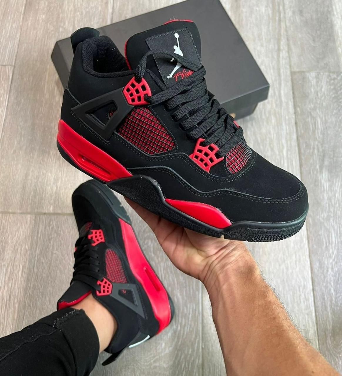 JORDAN RETRO 4 NEGRO ROJO (Copia)