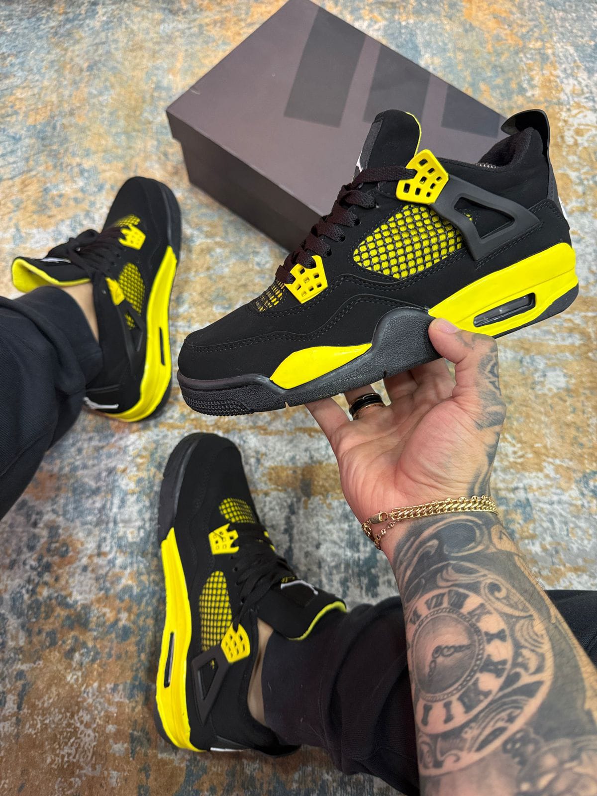 JORDAN RETRO 4 NEGRO AMARILLO