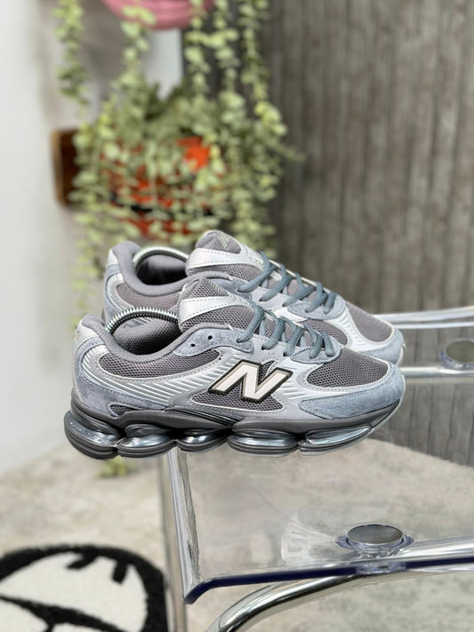 NEW BALANCE 2000 GRIS