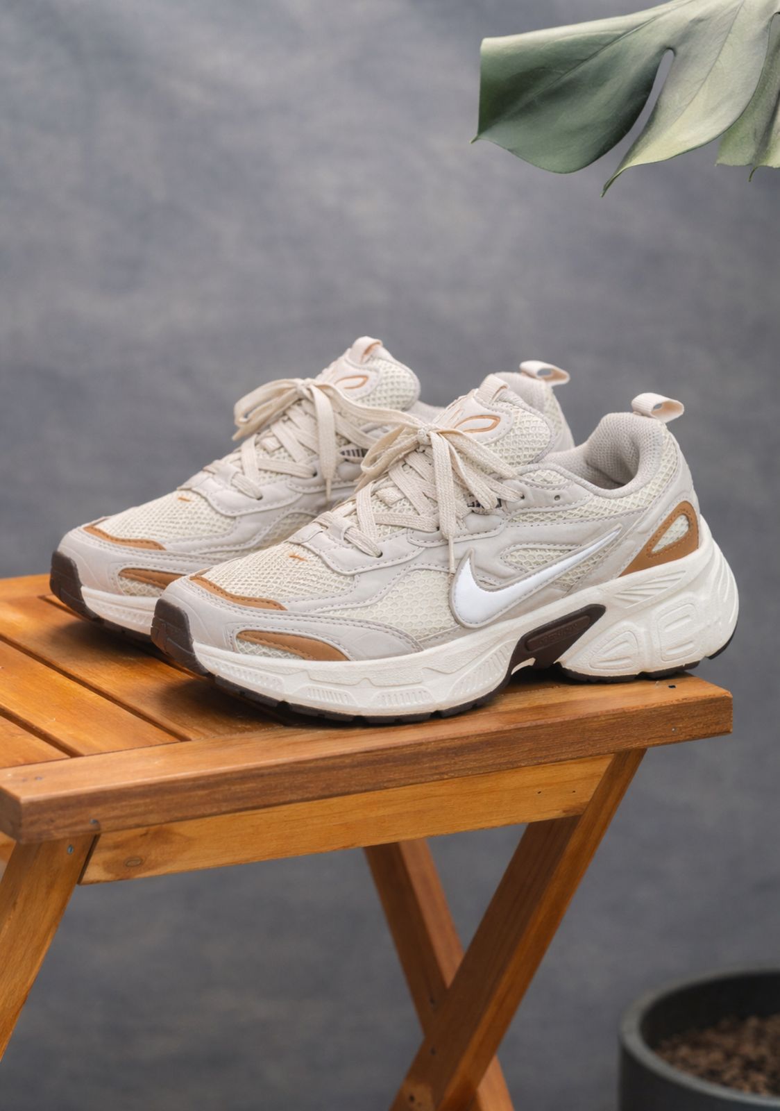 NIKE V5K BEIGE CAFE