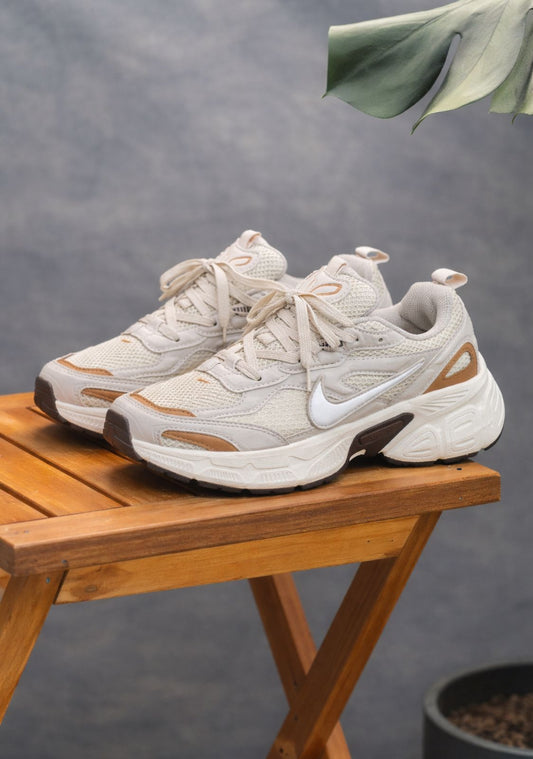 NIKE V5K BEIGE CAFE