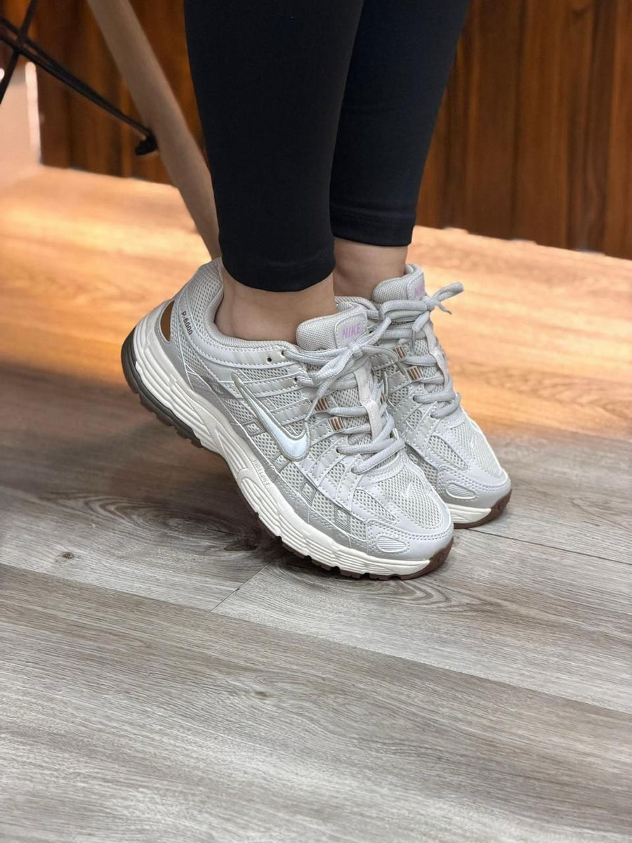 NIKE P6000 | BEIGE
