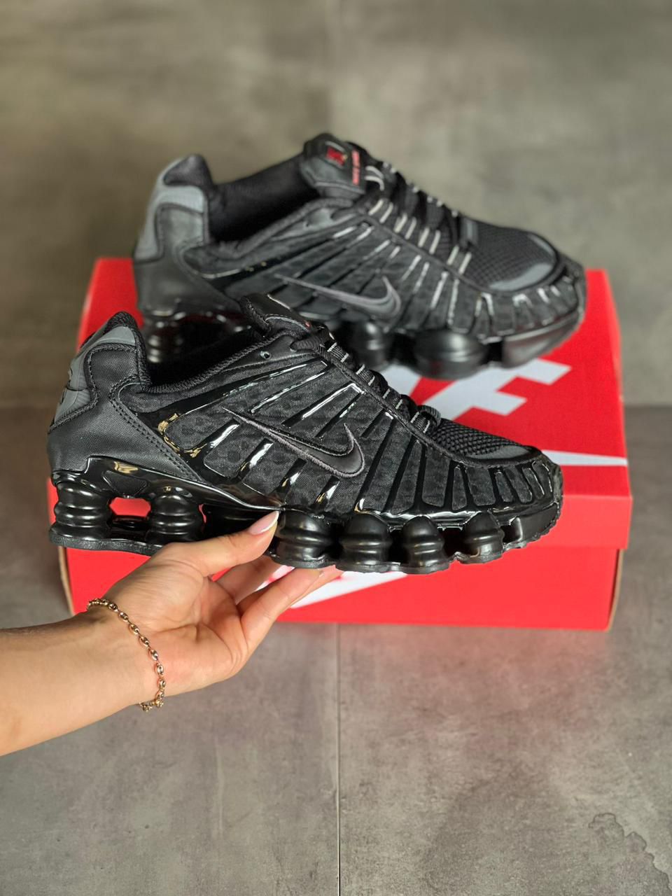 NIKE SHOX NEGRA