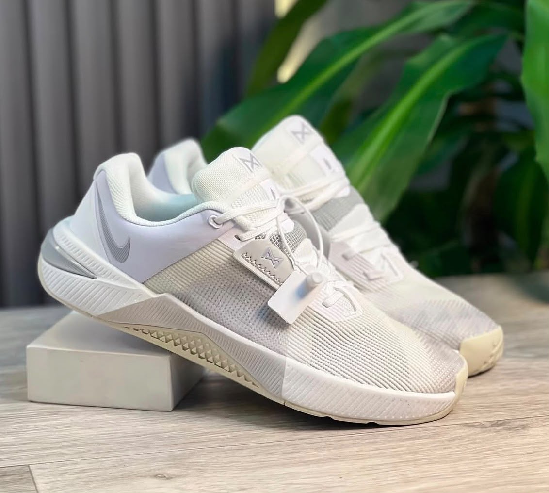 NIKE METCON 10 BEIGE