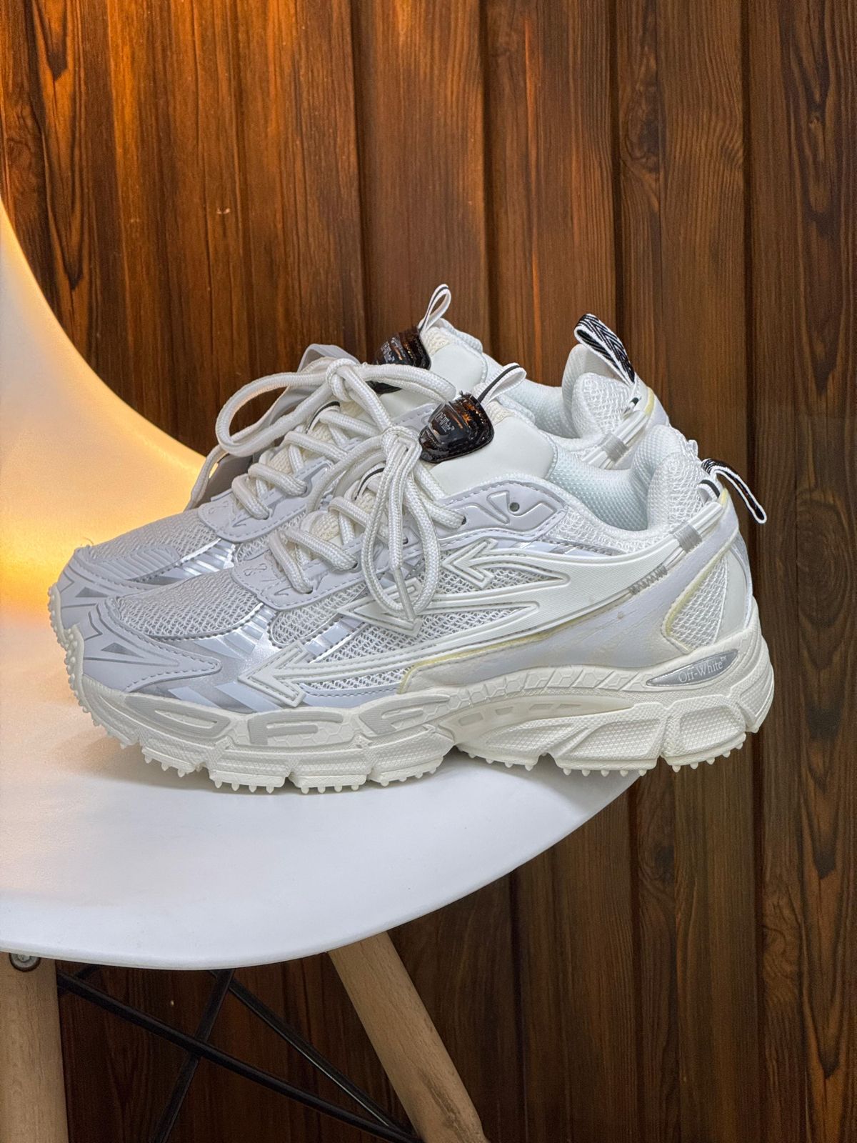 OFF WHITE